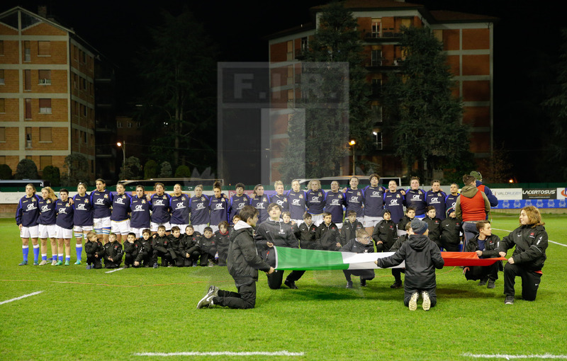 Natwest Sei Nazioni Femminile 2018, Reggio Emilia, Stadio Mirabello, 4/02/2018, Italia v Inghilterra. Natwest Sei Nazioni Femminile 2018, Reggio Emilia, Stadio Mirabello, 4/02/2018, Italia v Inghilterra. Le azzurre durante la cerimonia degli inni nazionali. Foto: Roberto Bregani / Fotosportit