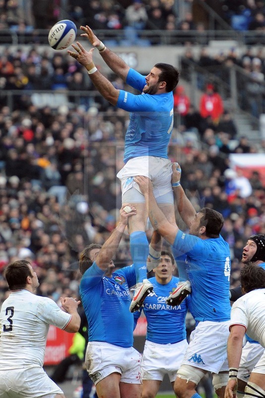 Rbs Sei Nazioni 2012, Round 1, Parigi, Stade de France 04/02/2012, Francia v Italia, Robert Barbieri conquista touche. Foto Daniele Resini/Fotosportit