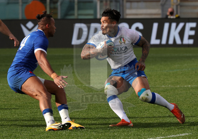 Guinness Sei Nazioni 2021, Round 1, Roma, stadio Olimpico 06/02/2021, Italia v Francia, Monty Ioane fronteggiato da Thomas. Foto Daniele Resini/Fotosportit