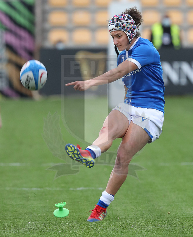 Sei Nazioni Donne 2021, Parma, stadio Lanfranchi 10/04/2021, Italia v Inghilterra, Michela Sillari al calcio piazzato. foto Daniele Resini/Fotosportit