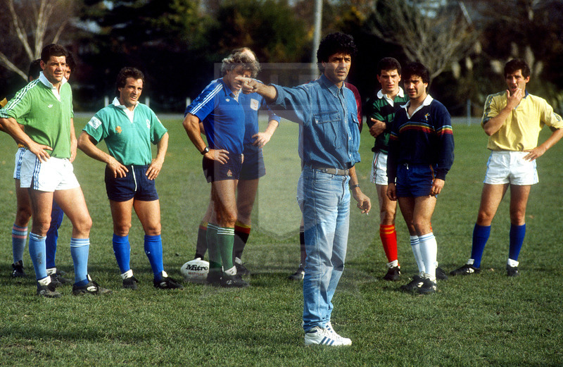 Rugby World Cup 1987, Pool 3, Auckland 25/05/1987, allenamento della Nazionale italiana, Fabrizio Gaetaniello parla ai compagni. Foto Daniele Resini/Fotosportit