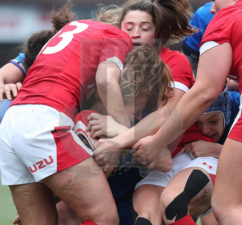 Guinness Sei Nazioni Donne 2020, Cardiff, Arms Park 02/02/2020 Galles Donne v Italia Donne, Beatrice Capomaggi placcata duramente. Foto Daniele Resini/Fotosportit