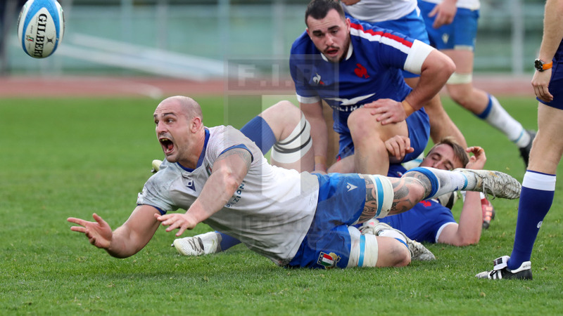 Guinness Sei Nazioni 2021, Round 1, Roma, stadio Olimpico 06/02/2021, Italia v Francia, Marco Lazzaroni ricicla palla da terra. Foto Daniele Resini/Fotosportit