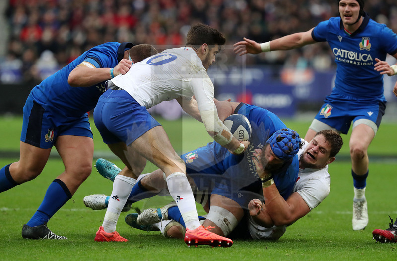 Guinness Sei Nazioni 2020, Round 2, Parigi, Stade de France 09/02/2020, Francia v Italia, Dean Budd portato a terra da Willemse e Ntamack. Lovotti e Canna arrivano in sostegno. Foto Daniele Resini/Fotosportit