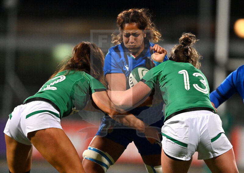 Sei Nazioni 2020 Donne, Round 4, Dublino, Donnibrook, Energia Park 24/10/2020, Irlanda Donne v Italia Donne, Sara Tounesi impatta su Sene Naoupu e Enya Breen. Foto Brendan Moran/Fotosportit