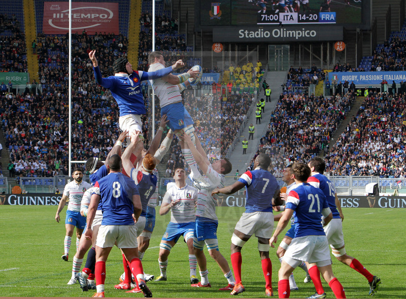 Guinness Sei Nazioni 2019, Round 5, Roma, stadio Olimpico 16/03/2019, Italia v Francia, touche vinta da Sebastin Negri. Foto Daniele Resini/Fotosportit