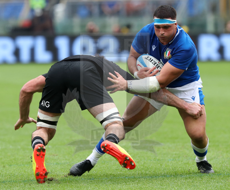 Autumn Nations Series 2021, Roma, Stadio Olimpico, 06/11-2021, Itallia vs Nuova Zelanda, Danilo Fischetti difende palla. Foto Daniele Resini/Fotosportit