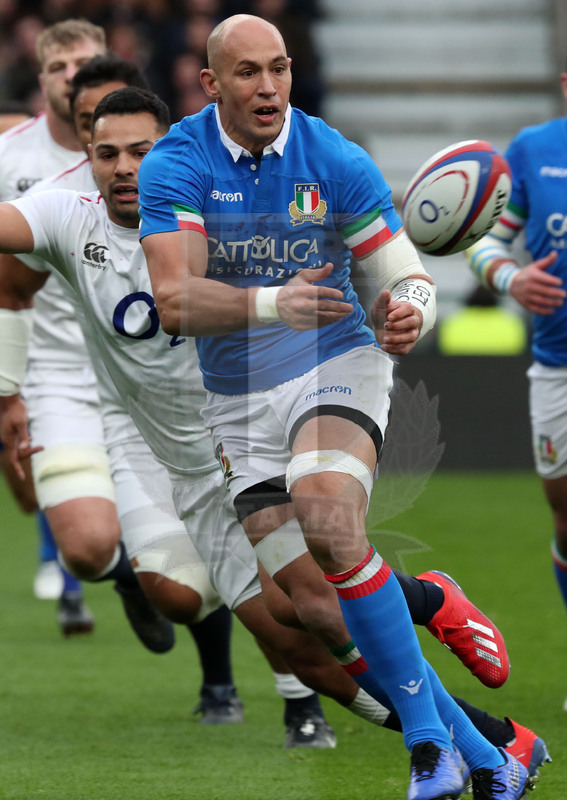 Guinness Sei Nazioni 2019, Round 4, Londra, Twickenham 09/03/2019, Inghilterra v Italia, Sergio Parisse muove palla. Foto Daniele Resini/Fotosportit