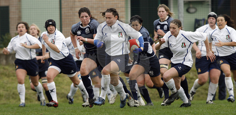 Sei Nazioni Donne 2008, Mira (VE) 16/03/2008, Italia Donne v Scozia Donne, break di Veronica Schiavon. In sostegno, da sinistra, Licia Stefan, Paola Zangirolami, Giovanna Bado e Elisa Facchini. Foto Daniele Resini/Fotosportit