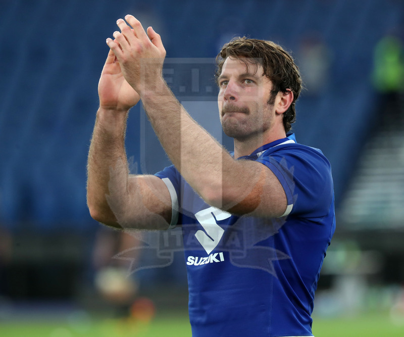 Autumn Nations Series 2021, Roma, Stadio Olimpico, 06/11-2021, Itallia vs Nuova Zelanda, gli Azzurri al giro di campo a fine match: Marco Fuser. Foto Daniele Resini/Fotosportit