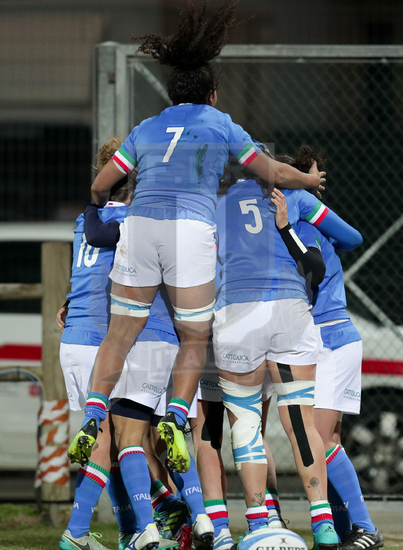 Guinness Sei Nazioni 2019 Donne, Round 3, Parma, Stadio Lanfranchi, 23/02/2019, Italia Donne v Irlanda Donne. Le azzurre festeggiano Sofia Stefan. Foto Roberto Bregani/Fotosportit