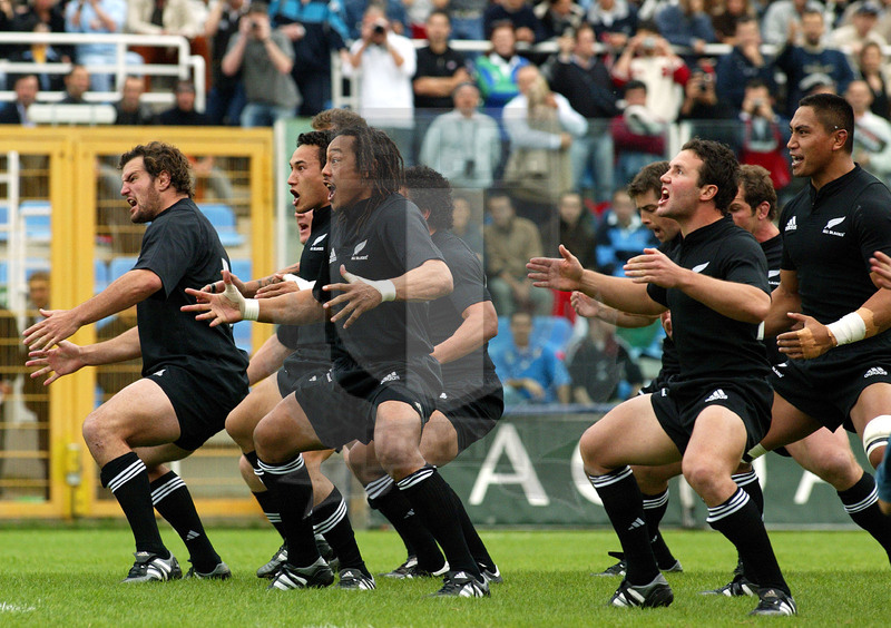 Jaguar Test match 2004, Roma, stadio Flaminio 13/11/2004, Italia v Nuova Zelanda, la Haka guidata da Tana Umaga. Foto Daniele Resini/Fotosportit