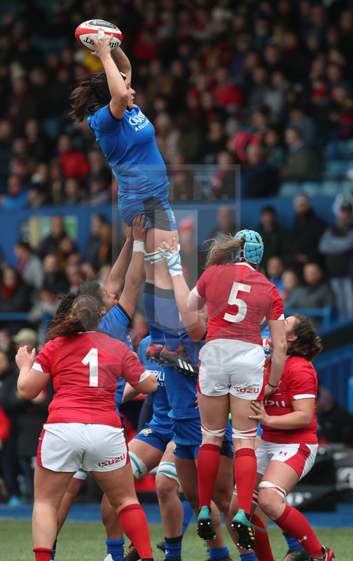 Guinness Sei Nazioni Donne 2020, Cardiff, Arms Park 02/02/2020 Galles Donne v Italia Donne, touche a due mani di Ilaria Arrighetti. Foto Daniele Resini/Fotosportit