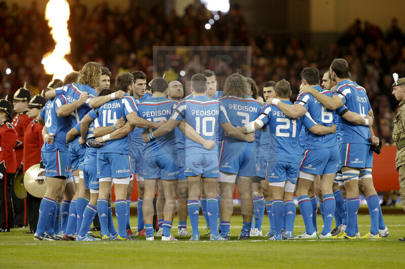 RBS 6 Nazioni 2014, Cardiff, Millennium Stadium, 1/02/2014, Galles v Italia. Gli azzurri in cerchio in attesa dell\