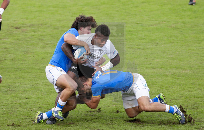 Credit Agricole Cariparma Test Match 2017, Catania, Stadio Massimino, 11-11-2017, Italia v Fiji. Josua Tuisova placcato da Tommaso Boni e Tommaso Casteòòo. Foto: Roberto Bregani / Fotosportit