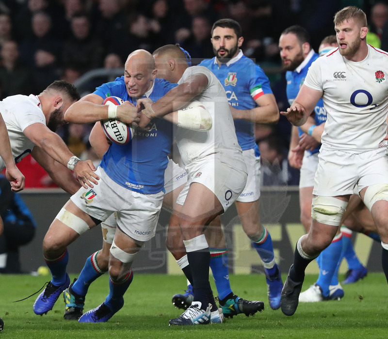 Guinness Sei Nazioni 2019, Round 4, Londra, Twickenham 09/03/2019, Inghilterra v Italia, doppio placcaggio su Sergio Parisse. Foto Daniele Resini/Fotosportit