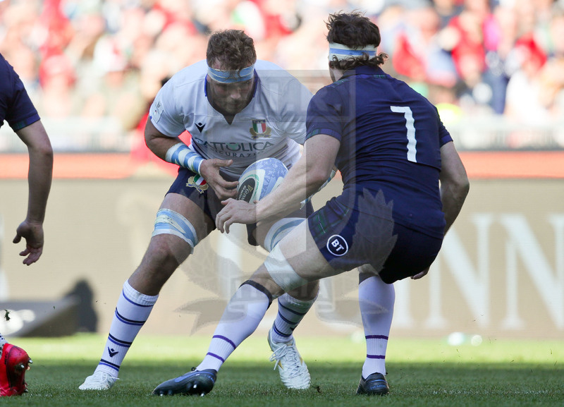 Guinness Sei Nazioni 2020, Round 3, Roma, Stadio Olimpico, 22/02/2020, Italia v Scozia. Una carica di Niccolò Cannone su Hamish Watson. Foto Roberto Bregani/Fotosportit