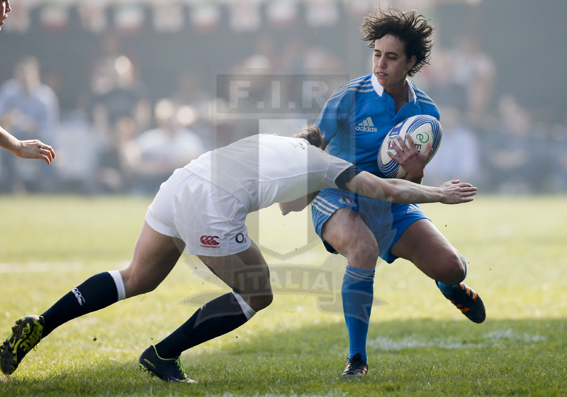 RBS 6 Nazioni Femminile 2014, Rovato (BS), Stadio Giulio e Silvio Pagani, 16-03-2014, Italia v Inghilterra. Manuela Furlan placcata da Katherine Merchant. Foto: Roberto Bregani