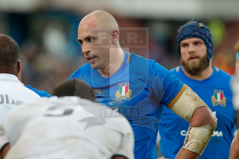 Credit Agricole Cariparma Test Match 2017, Catania, Stadio Massimino, 11-11-2017, Italia v Fiji. Sergio Parisse e, dietro, Dean Budd. Foto: Roberto Bregani / Fotosportit