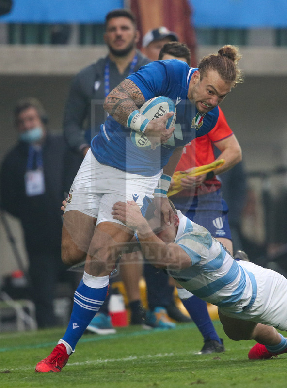 Autumn Nations Series 2021, Treviso, Stadio di Monigo, 13-11-2021, Italia vs Argentina. Federico Mori placcato da Mateo Carreras. Foto: Roberto Bregani/Fotosportit