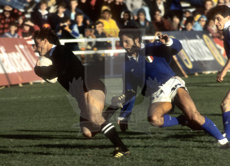 Rugby World Cup 1987, Pool 3, Auckland, Eden Park 22/05/1987, Nuova Zelanda v Italia, Craig Green sfugge a Massimo Mascioletti e va in meta. Foto Daniele Resini/Fotosportit
