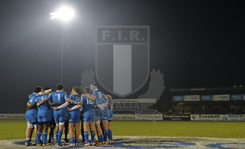 Rbs Sei Nazioni 2014 U20, Athlone, Dubarry Park 07/03/2014, Irlanda U20 v Italia U20, il cerchio azzurro prima del match. Foto Ramsey Cardy/Fotosportit