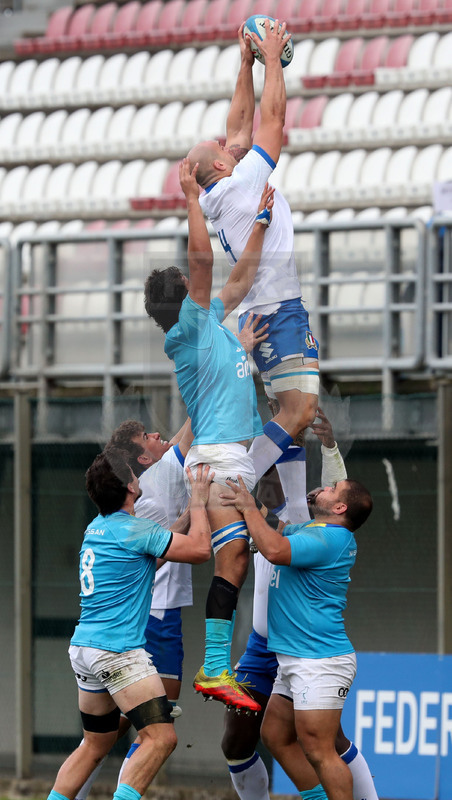 Nazionale A, Test Match 2021, Padova, stadio Plebiscito 14/11/2021, Italia A v Uruguay, presa a due mani per Marco Lazzaroni. Foto Daniele Resini/Fotosportit