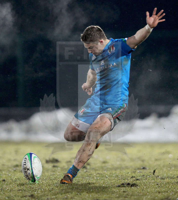 Sei Nazioni 2015, Biella 06/02/2015, Italia U20 v Irlanda U20, Maicol Azzolini al drop. Foto Daniele Resini/Fotosportit