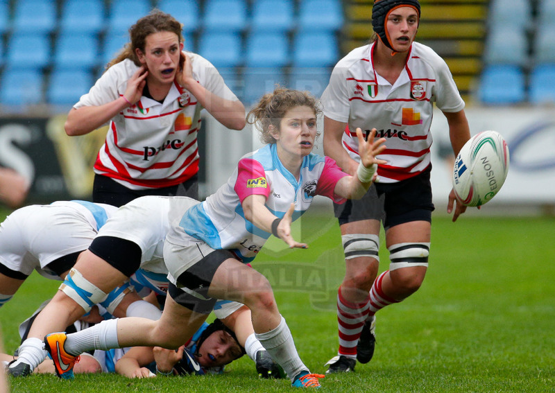 Finale Campionato Serie A Femminile Rugby 2014-2015, Parma, Stadio Lanfranchi, 23-05-2015, Monza Rugby 1949 v Valsugana Rugby Padova. Claudia Salvadego apre dalla ruck. Foto Roberto Bregani.