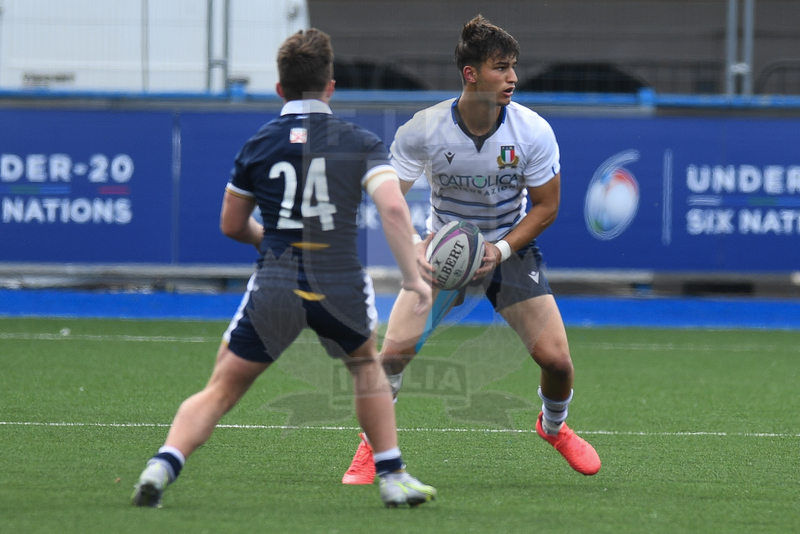 Guinness Sei Nazioni U20 2021, Cardiff, Arms Park 01/07/2021, Italia U20 v Scozia U20, Lorenzo Pani fronteggiato da Michael Gray.
