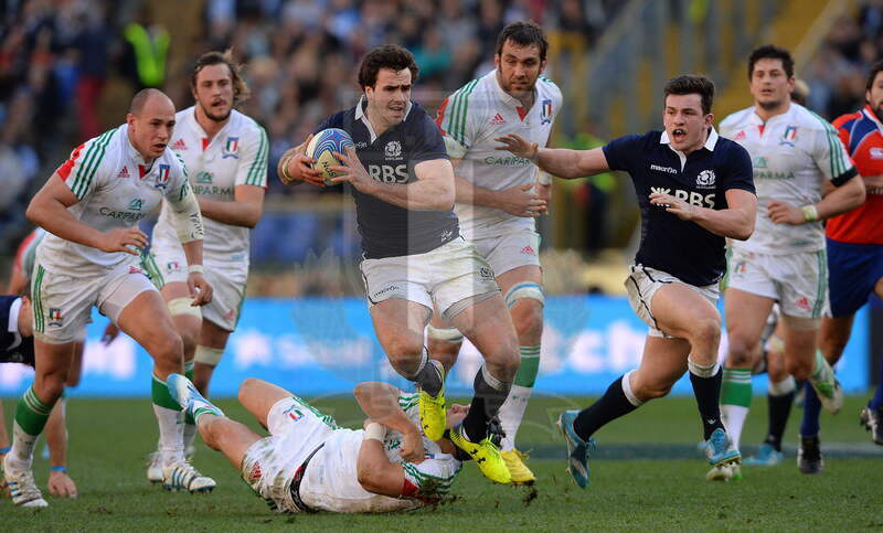 Sei Nazioni 2014, Roma Stadio Olimpico, 22-02-2014, Alex Dunbar sfugge al placcaggio di Campagnaro, foto: Massimiliano Pratelli