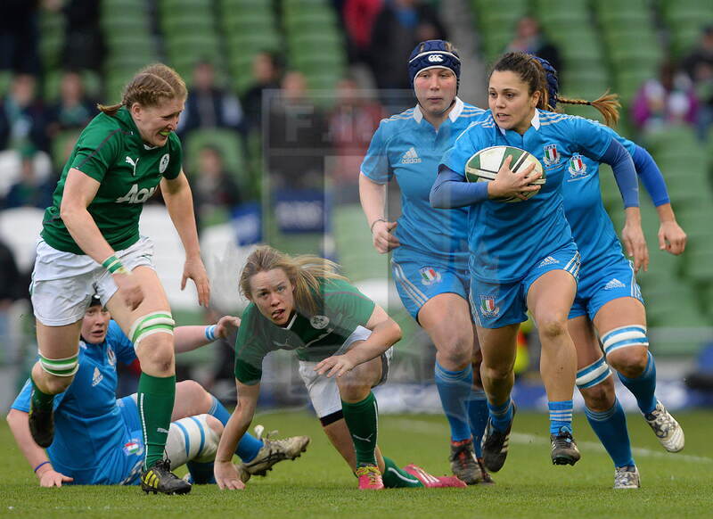Sei Nazioni femminile 2014, Dublino, Aviva Stadium, 08-03-2014, Irlanda v Italia, Maria Grazia Cioffi buca la difesa, foto: Massimiliano Pratelli