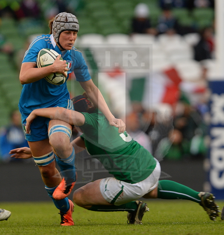 Sei Nazioni femminile 2014, Dublino, Aviva Stadium, 08-03-2014, Irlanda v Italia, Silvia Gaudino placcata da Gillian Bourke, foto: Massimiliano Pratelli
