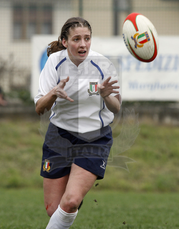 Sei Nazioni Donne 2008, Mira (VE) 16/03/2008, Italia Donne v Scozia Donne, Giovanna Bado passa palla. Foto Daniele Resini/Fotosportit
