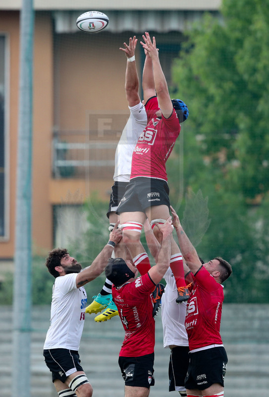 Rugby, Finale Serie A, Piacenza, Stadio Beltrametti, 9/06/2019, SITAV Lyons Piacenza v HSB Rugby Colorno. Lotta in touche tra Tommaso Rossi e Lorenzo Robin Massell. Foto Roberto Bregani/Fotosportit.