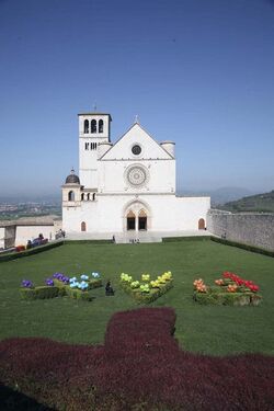 Facciata della Basilica Superiore Facciata della Basilica Superiore