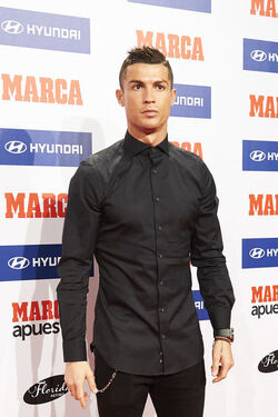 Cristiano Ronaldo jokes with a female TV presenter as he wins Alfredo di Stefano award for La Liga s best player