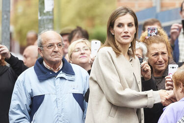 Queen Letizia attends a Meeting at the headquarters of the Mental Health Confederation Spain Queen Letizia attends a Meeting at the headquarters of the Mental Health Confederation Spain