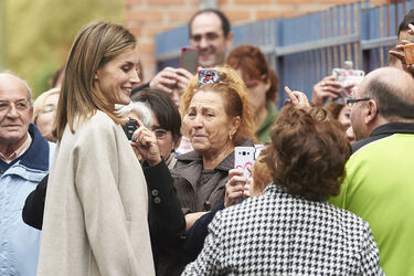 Queen Letizia attends a Meeting at the headquarters of the Mental Health Confederation Spain Queen Letizia attends a Meeting at the headquarters of the Mental Health Confederation Spain