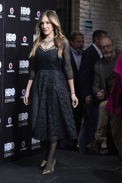 Sarah Jessica Parker fashions a 30 Euro Williamsburg Vintage dress at the HBO Spain premiere in Spain