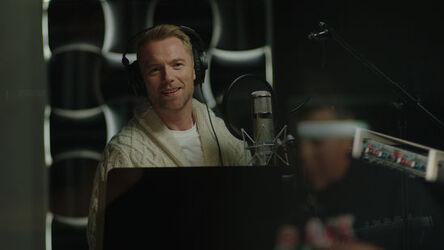Ronan Keating Air New Zealand launch a remix of a Christmas classic Ronan Keating Air New Zealand launch a remix of a Christmas classic