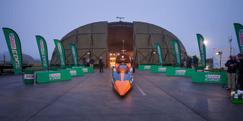 BLOODHOUND SSC Makes First Ever Public Run Reaching 210mph BLOODHOUND SSC Makes First Ever Public Run Reaching 210mph