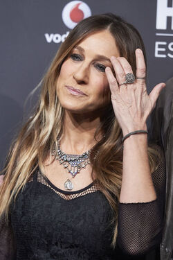 Sarah Jessica Parker fashions a 30 Euro Williamsburg Vintage dress at the HBO Spain premiere in Spain