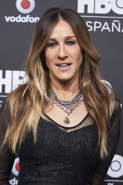 Sarah Jessica Parker fashions a 30 Euro Williamsburg Vintage dress at the HBO Spain premiere in Spain