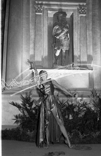 Fiera Campionaria di Vicenza 1949: Alta Moda al Teatro Olimpico. Pellicola - negativo bianco e nero f.to mm 24X36