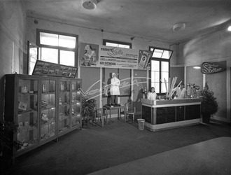 Fiera Campionaria di Vicenza 1948 Stand della ditta Prodotti Stella Fiera Campionaria di Vicenza 1948 Stand della ditta Prodotti Stella