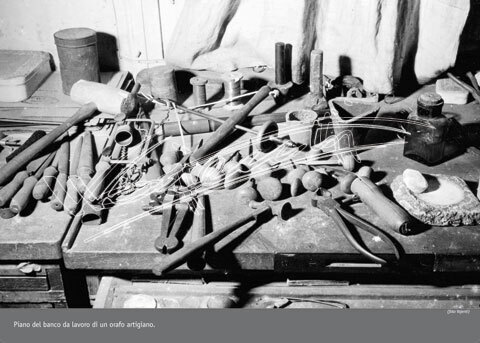 Il Valore della Mano : Cento anni di evoluzione dell`Artigianato Orafo. Pellicola - negativo colori f.to mm 90X120