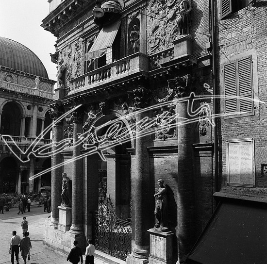 Loggia del Capitanio : Piazza dei Signori. pellicola - negativo bianco e nero fto mm 60x60