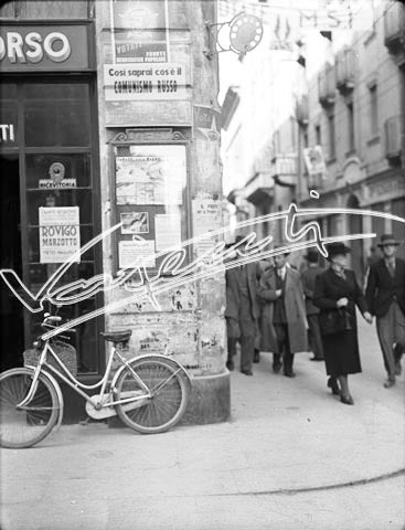 Manifesti. lastra di vetro - negativo bianco e nero fto mm 90x120