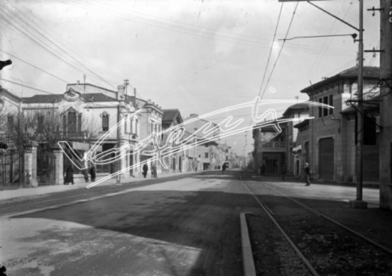 Viale Verona : All`altezza della Birreria Sartea e della "Loggetta". lastra di vetro - negativo bianco e nero fto mm 130x180